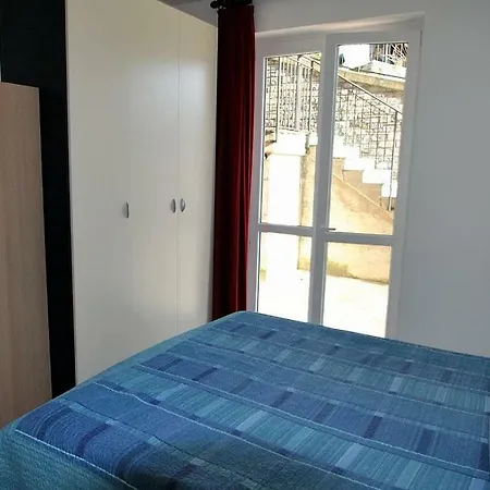 Apartment Sleeps 4 Pool Wifi T801705 *